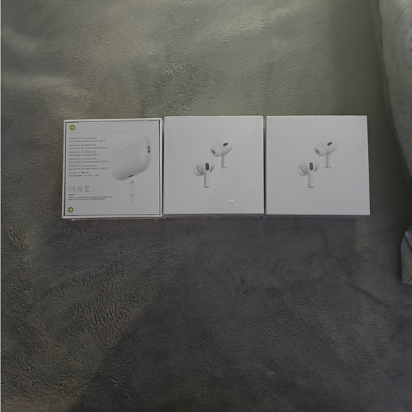 White Wireless Earbuds